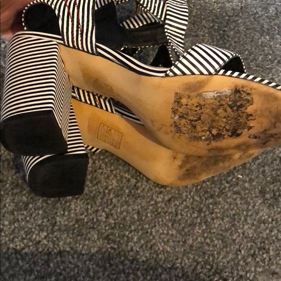 Heels - Picture 3 of 3